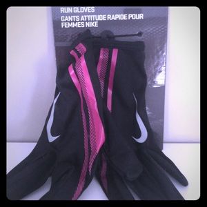 NWT Woman’s Nike Running Gloves